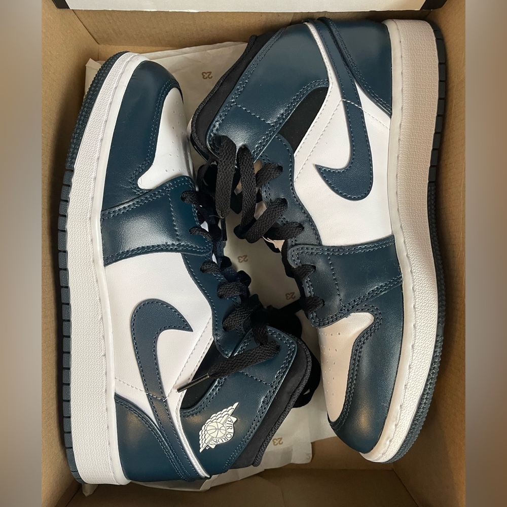 Jordan’s - Armory Navy/White/Black